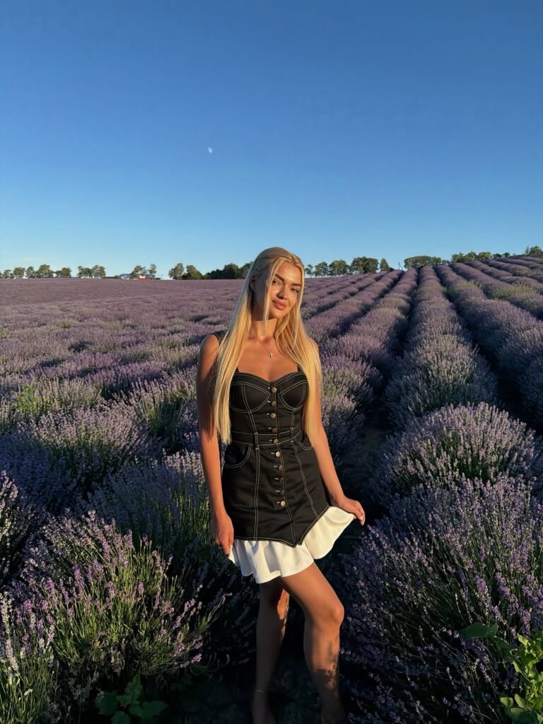 чорна корсетна сукня для фотосесії